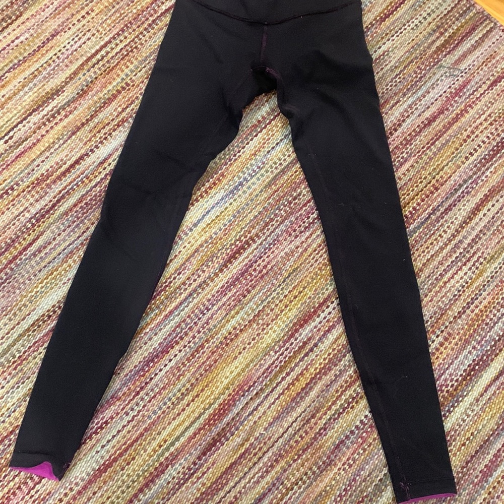 Lululemon Reversible black/purple leggings - size 2
